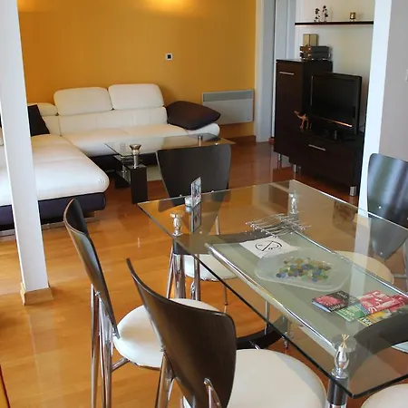 아파트 Near The Beach *